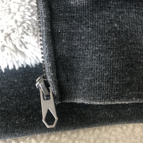 Girls/women’s fleece lined Volcom zip-up hoodie - Picture 4 of 6